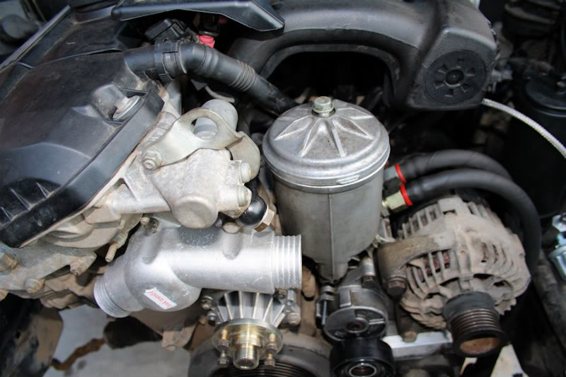 BMW oliefilter adapter voor M40, M42, M50 motoren. BMW oliefilter adapter voor M40, M42, M50 motoren.